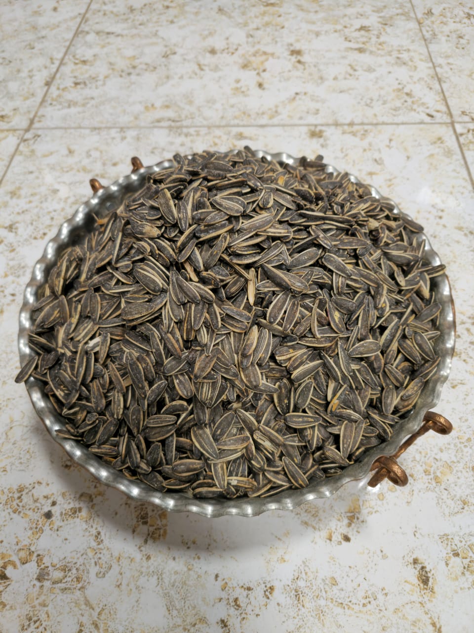 تخمه آفتابگردان ایرانی بو داده و نمکین