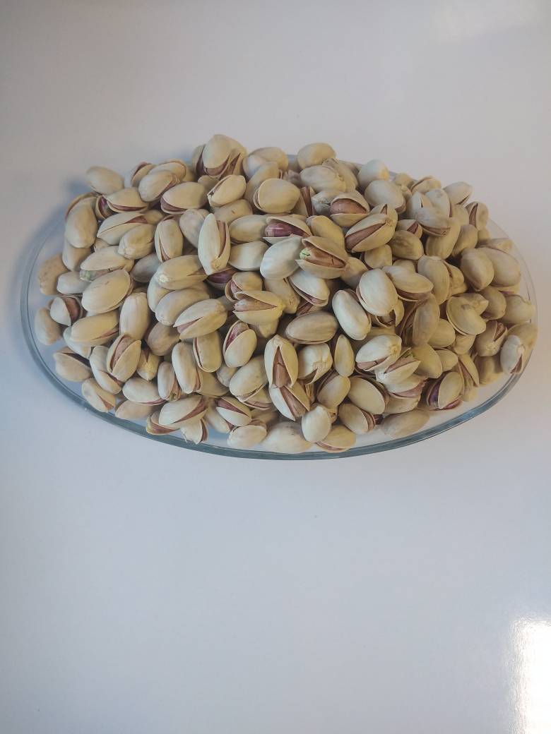 پسته احمدآقایی خام